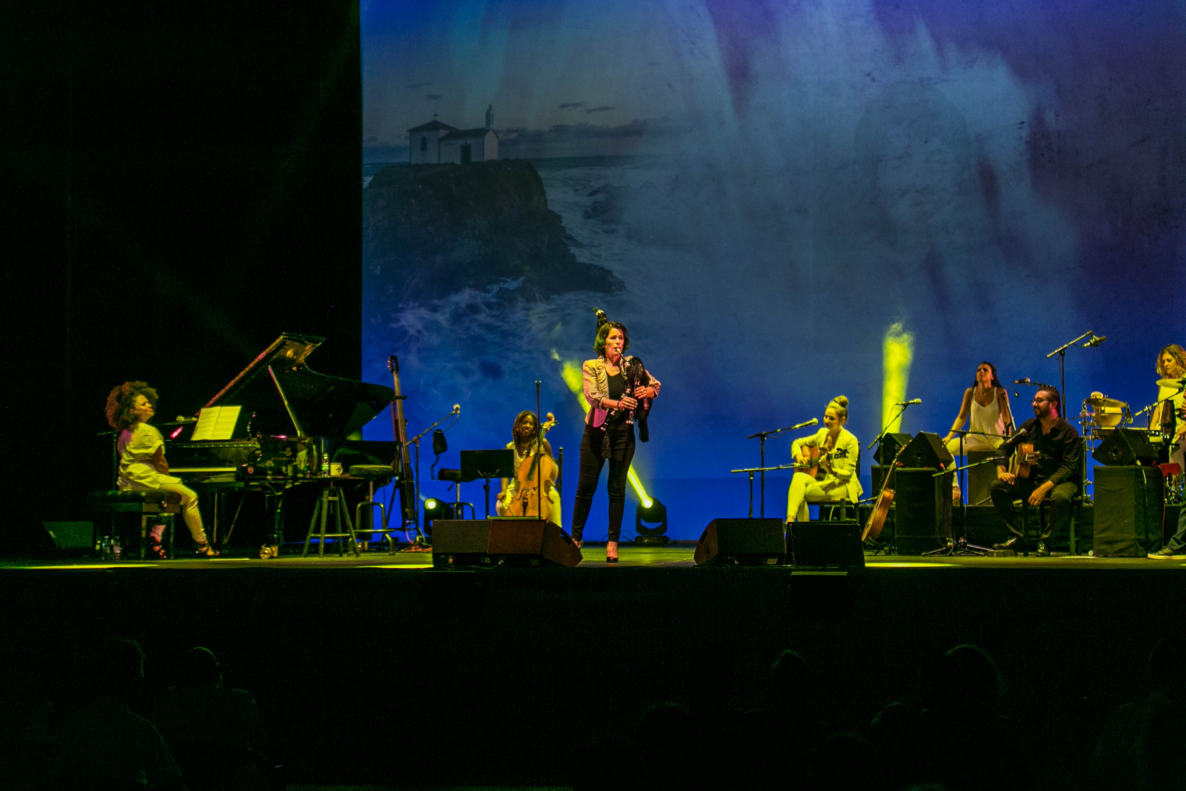 Intervención de Cristina Pato en el concierto de Juan Valderrama. Foto de Lukasz Michalak Madrid-Destino
